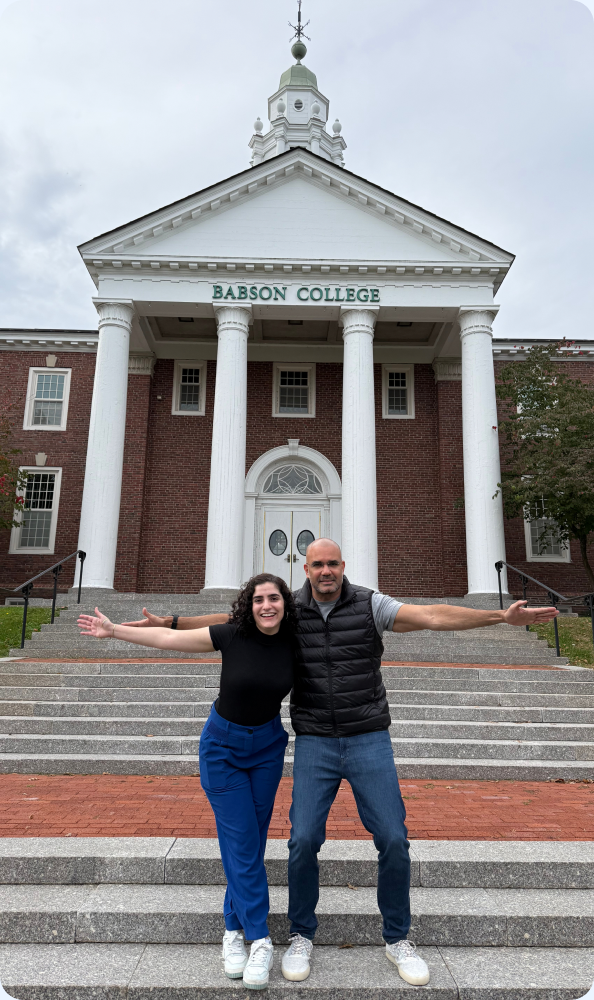Participantes em frente ao prédio da Babson College