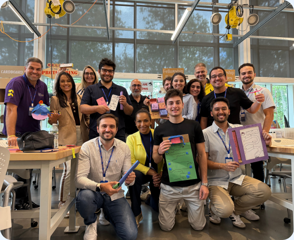 Participantes da imersão reunidos em um workshop